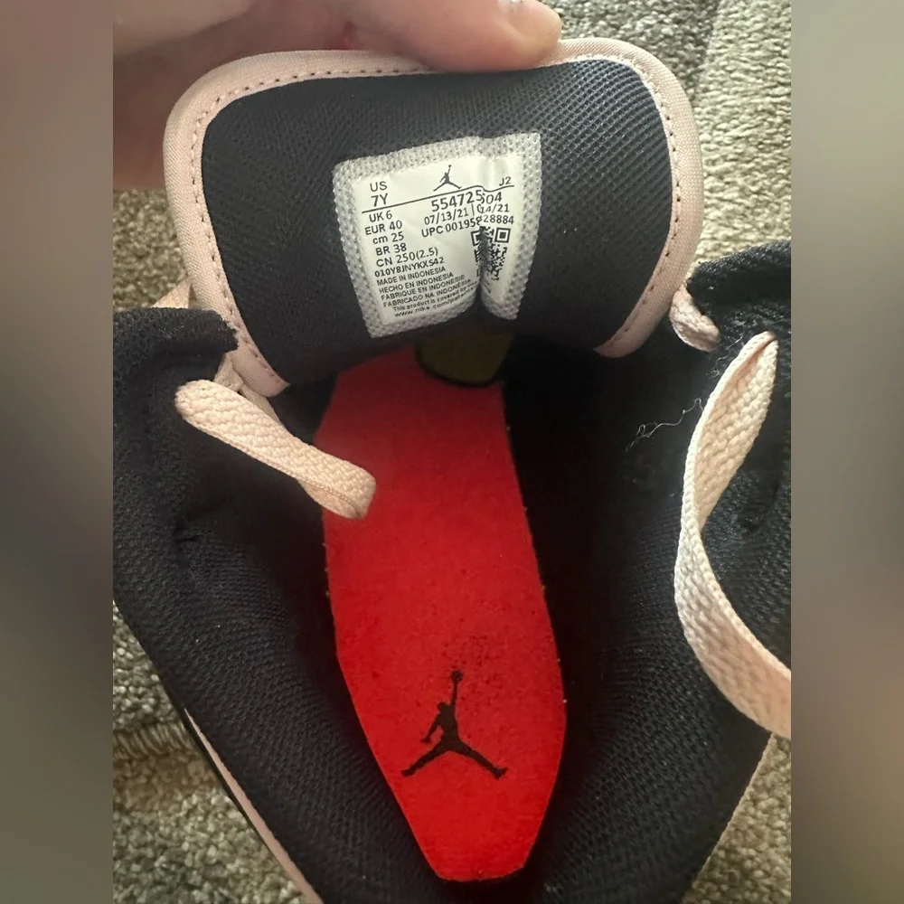 Air Jordan 1 - Picture 4 of 5